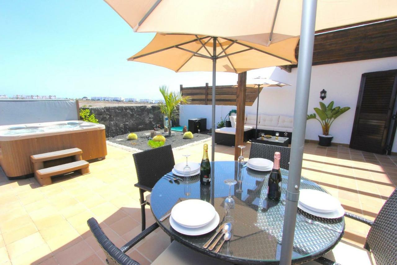 Villa Emma Playa Blanca ภายนอก รูปภาพ